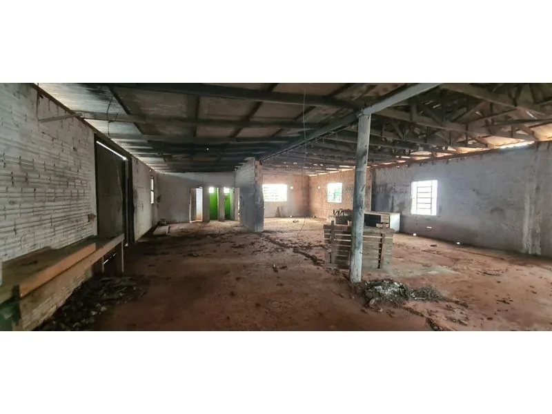 Terreno com dois pavilhões no Planalto — foto 2