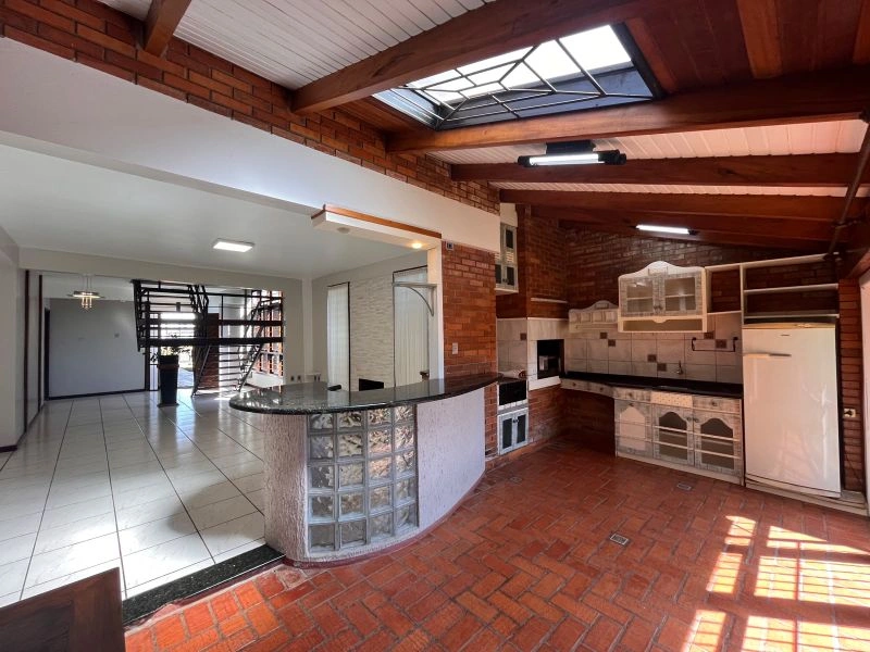 Casa com 3 dormitórios e 268 m² no bairro Centro — foto 8 de 23