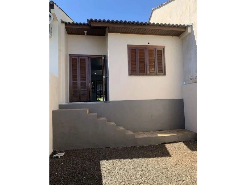 Casa geminada ?? 2 quartos 1 banheiro Toda murada Quiosque com churrasqueira Garagem coberta 48m + quiosque - Próximo ao IFF - Financiável — foto 2 de 9