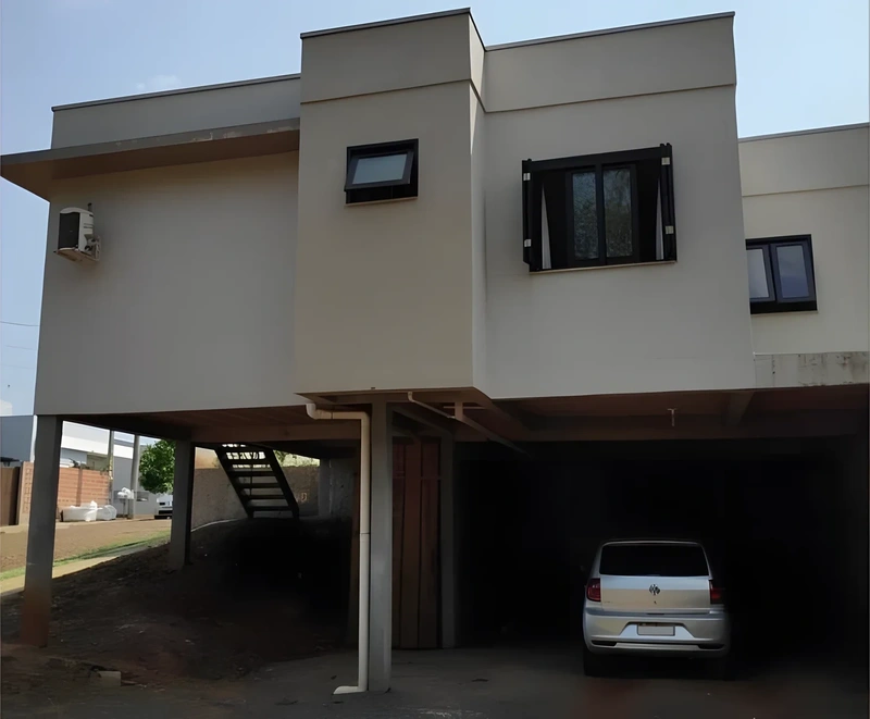 Bela casa , pronta para morar.  Piso porcelanato, aberturas em madeira, muros  Espaço para piscina e edícula.  Lavanderia interna.  Ficam os móveis so — foto 8 de 9