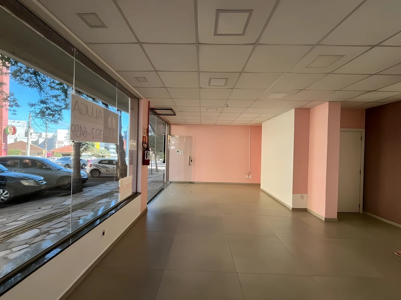 Sala comercial de 48 m² com banheiro acessível no bairro Centro – Santa Rosa/RS — foto 3 de 4