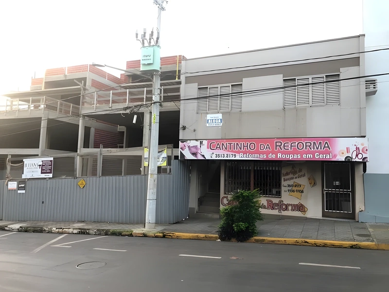 Sala comercial de dois pavimentos no Centro