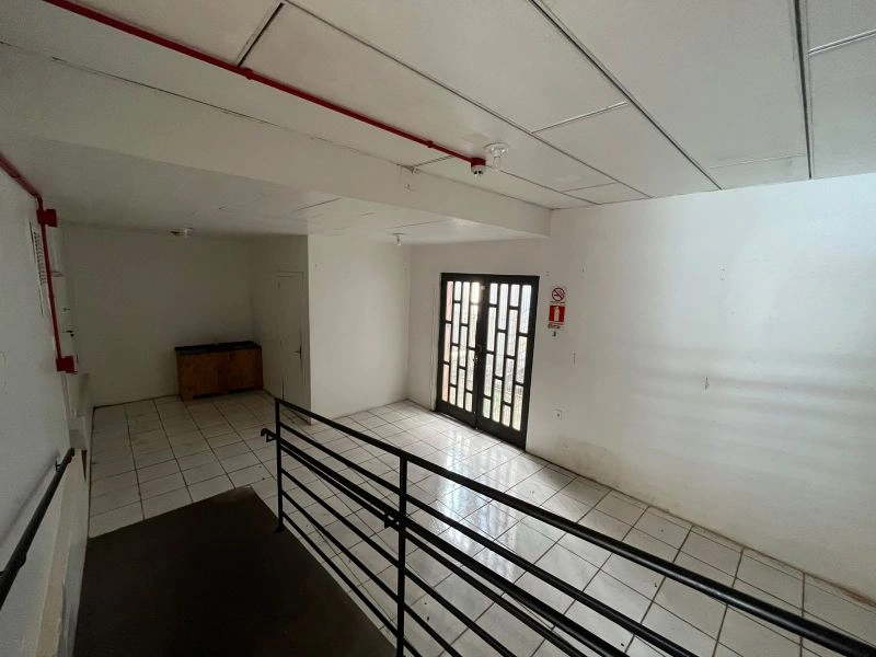 Sala comercial térrea com 186 m² no bairro Centro — foto 8 de 13