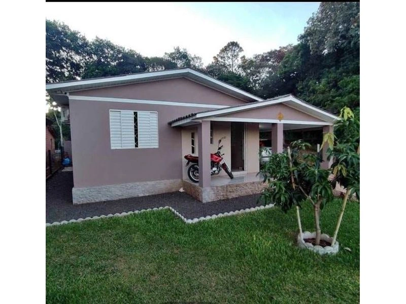 Casa a venda com piscina e festeiro — foto 1 de 5