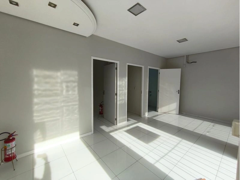Sala comercial 50 m² com três divisões no bairro Centro — foto 2 de 6