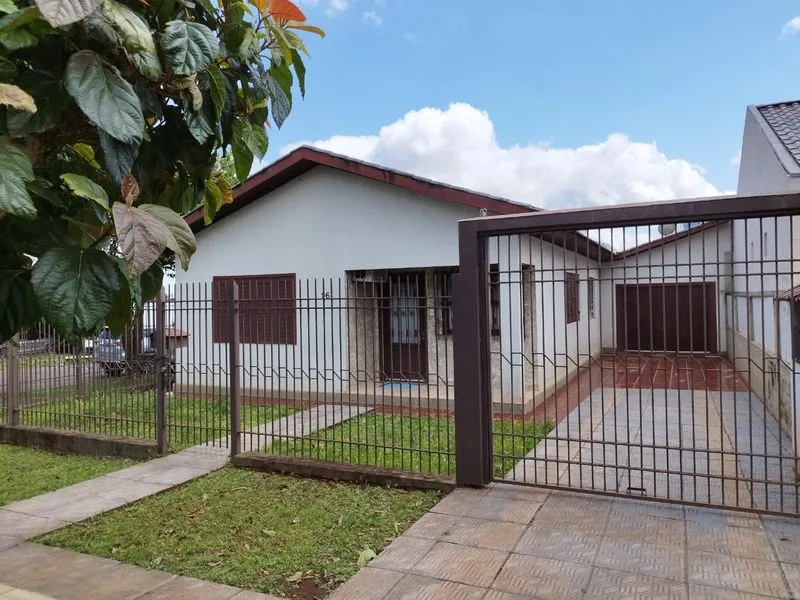 Casa de esquina com 3 dormitórios na Central, Santa Rosa — foto 1