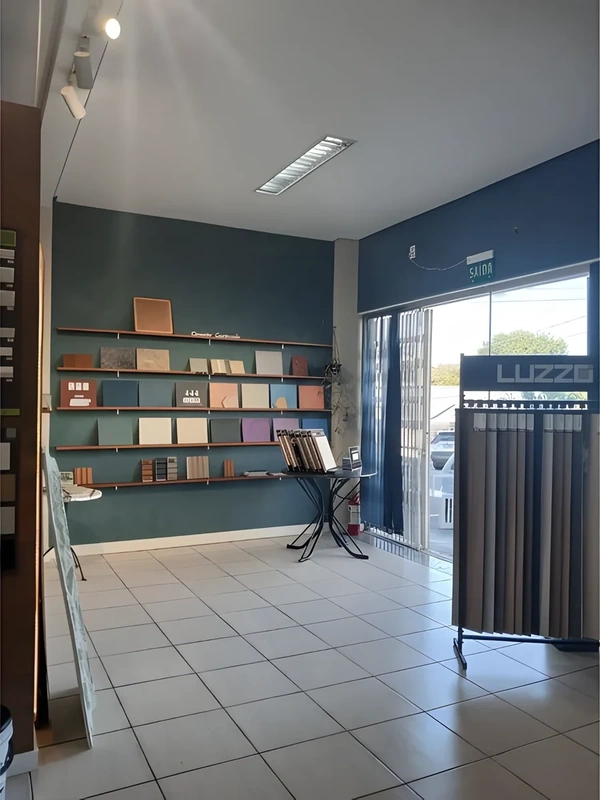 Sala comercial de 54 m² com pé-direito alto, no bairro Centro – Santa Rosa/RS — foto 4 de 6