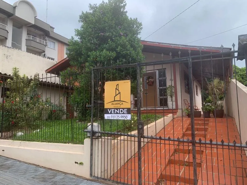 Casa em centro com 3 dormitórios e 2 banheiros — foto 1