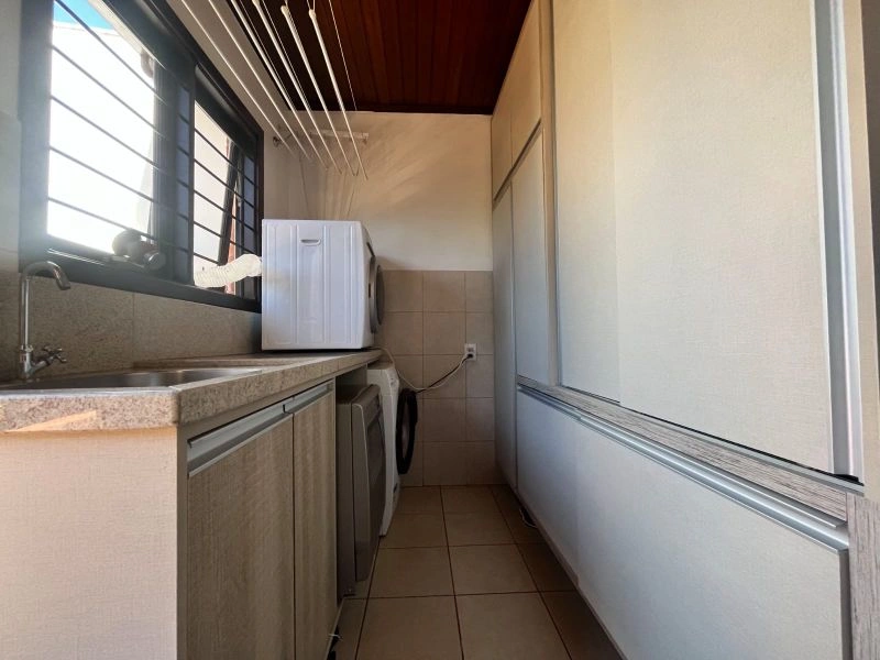 Casa com 2 dormitórios, 3 vagas e sistema fotovoltaico no bairro Cruzeiro — foto 33 de 38