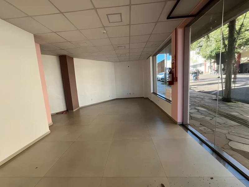 Sala comercial de 48 m² com banheiro acessível no bairro Centro – Santa Rosa/RS — foto 2 de 4