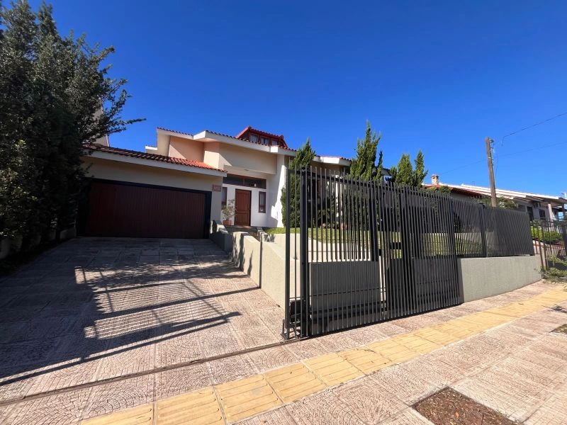 Casa com 4 dormitórios e 2 vagas no Centro — foto 2 de 51