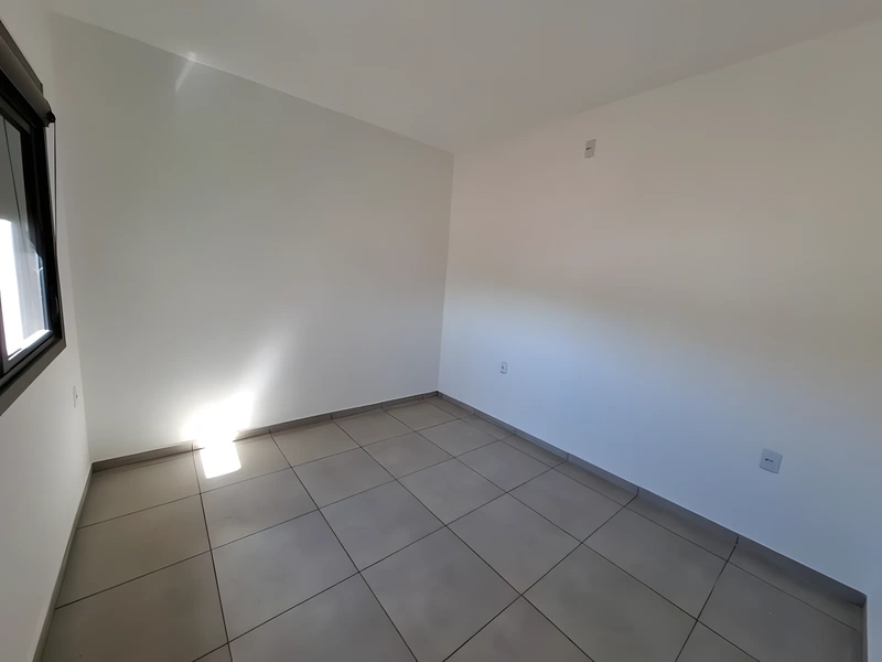 CASAS GEMINADAS A VENDA NO OTEAMENTO GUIA LOPES — foto 11 de 14