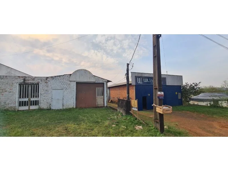 Terreno com dois pavilhões no Planalto — foto 1