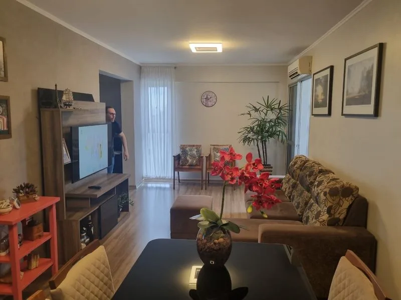 Apartamento reformado com 2 quartos no Centro — foto 3