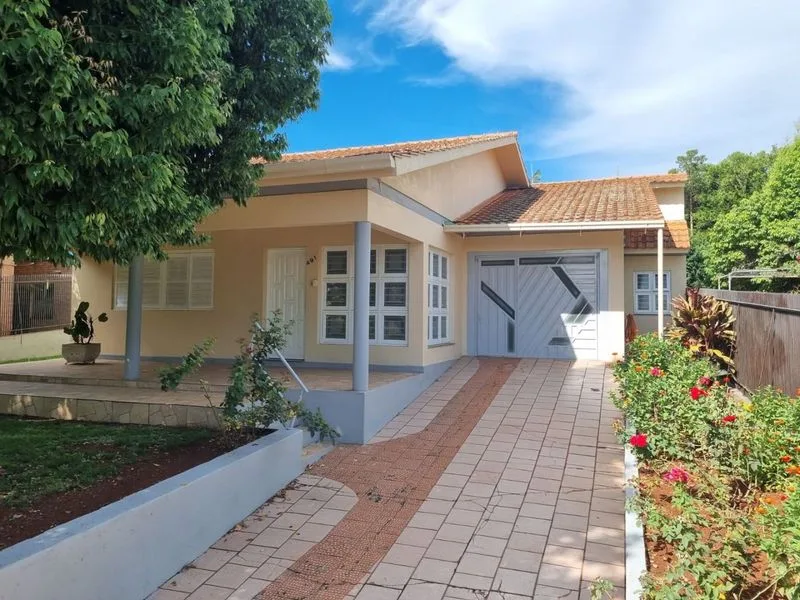Casa de 3 dormitórios no Centro de Santa Rosa — foto 1
