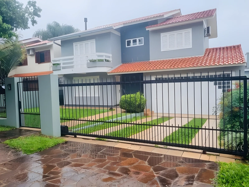 Casa com 4 dormitórios à venda, 267 m² por R$ 1.435.000 - Centro - Santa Rosa/RS