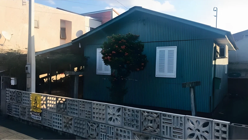 Casa no Centro com 2 dormitórios e 2 vagas