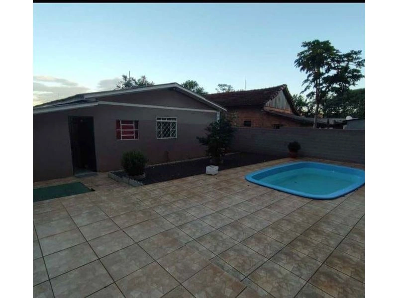 Casa a venda com piscina e festeiro — foto 2 de 5