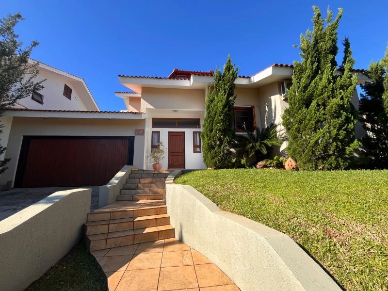 Casa com 4 dormitórios e 2 vagas no Centro — foto 3 de 51