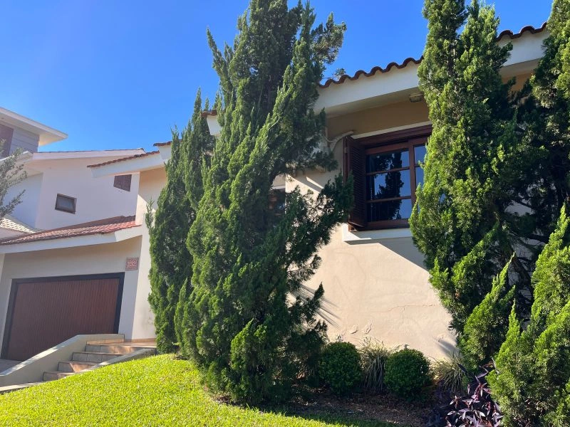 Casa com 4 dormitórios e 2 vagas no Centro — foto 4 de 51