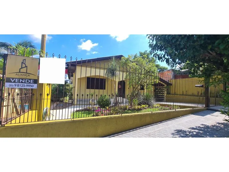 Casa com 3 dormitórios e piscina no bairro Central — foto 1