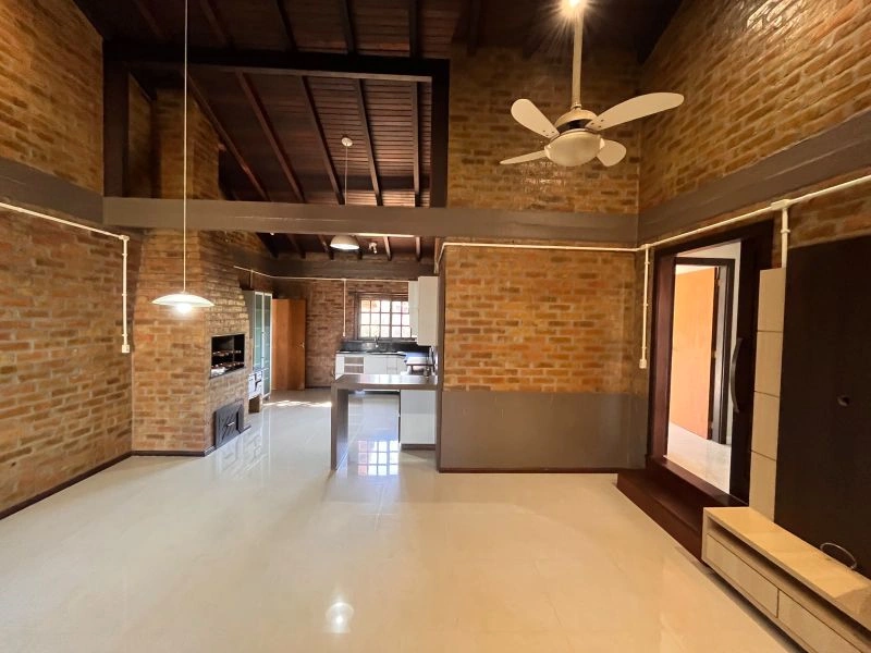 Casa térrea no bairro Glória com terreno superior a 1.000m² — foto 2 de 35