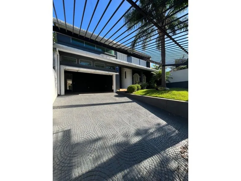 Casa de alto padrão no Centro com 4 dormitórios e piscina — foto 3