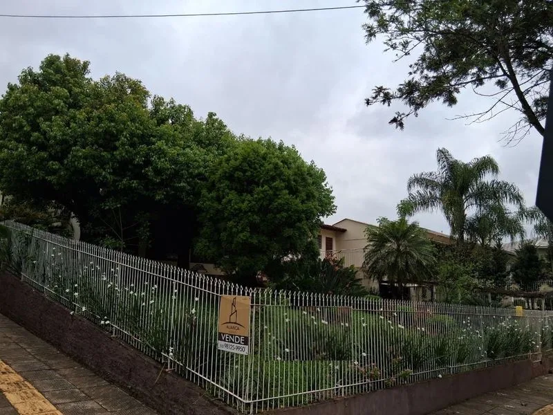 Casa com 3 quartos e garagem no bairro Glória, Santa Rosa — foto 2