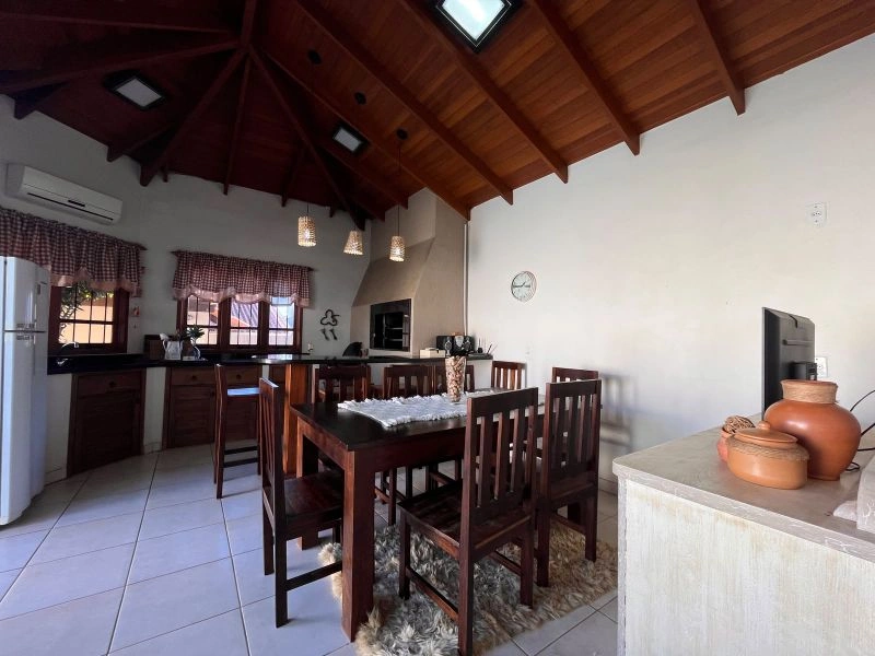 Casa com 4 dormitórios e 2 vagas no Centro — foto 19 de 51