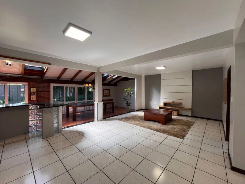 Casa com 3 dormitórios e 268 m² no bairro Centro — foto 4 de 23