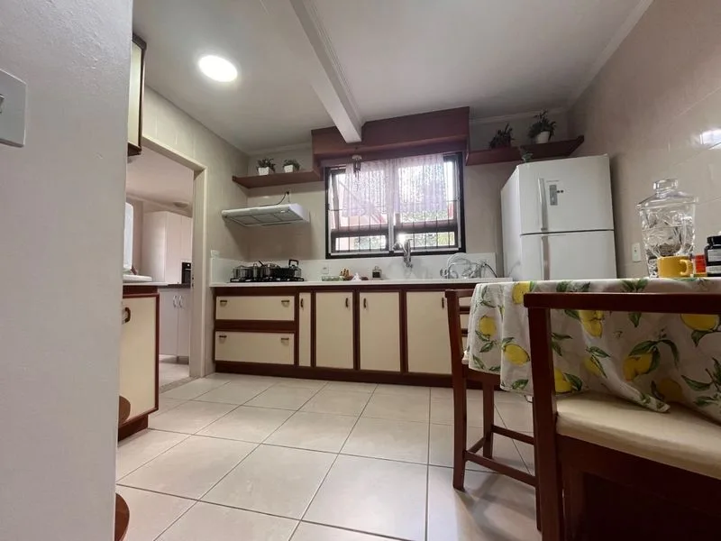 Casa com piscina e área de lazer no bairro Glória — foto 8