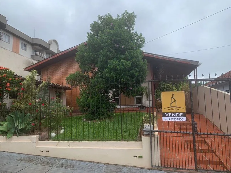 Casa em centro com 3 dormitórios e 2 banheiros — foto 2