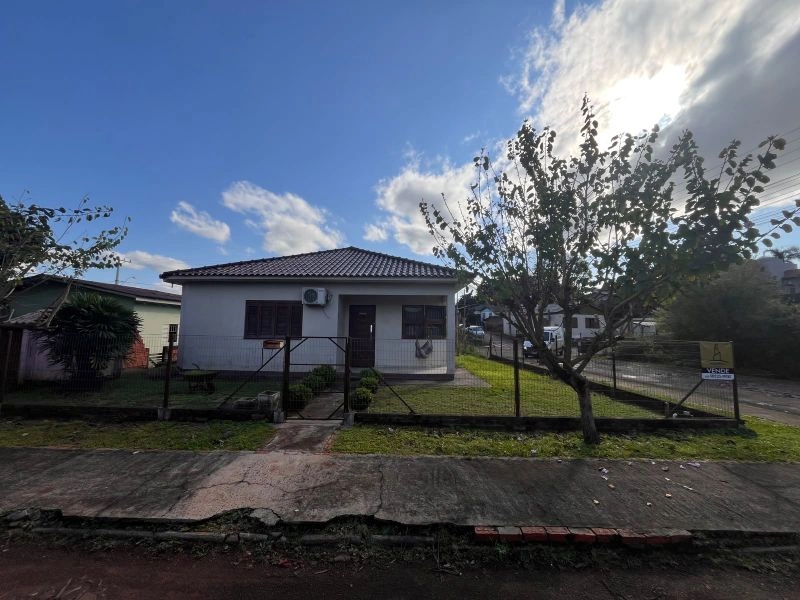 Casa de esquina no bairro São Francisco com 396,50 m² de terreno — foto 2 de 27