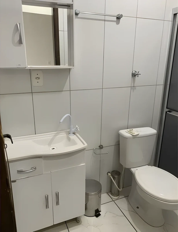 Casa geminada 2 quartos 1 banheiro Toda murada Quiosque com churrasqueira Garagem coberta 48m + quiosque - Próximo ao IFF - Financiável — foto 7 de 9