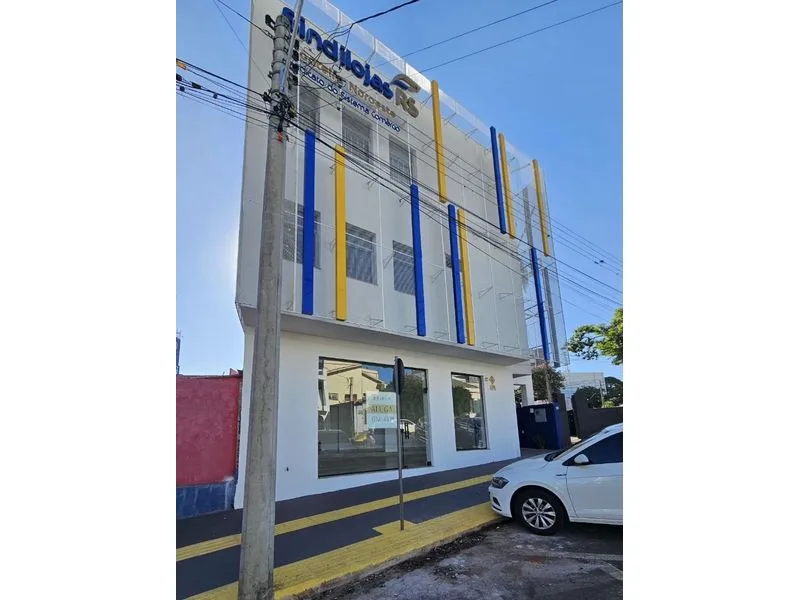 Sala comercial no Centro com água, luz e IPTU inclusos no primeiro ano — foto 1