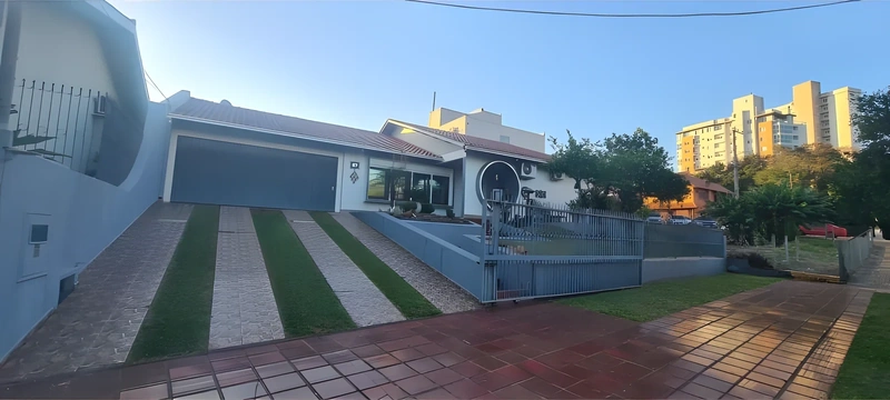 Casa com 3 dormitórios à venda, 254 m² por R$ 1.300.000,00 - Centro - Santa Rosa/RS