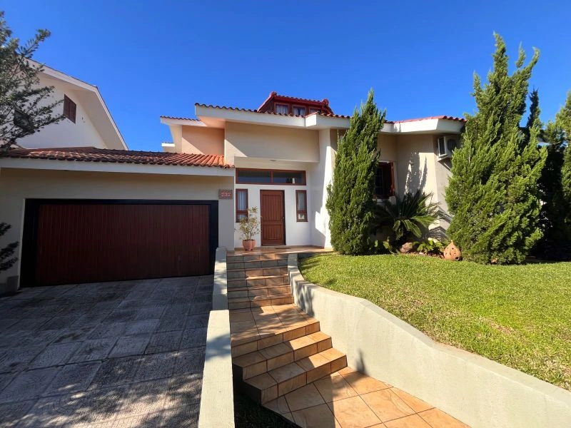 Casa com 4 dormitórios e 2 vagas no Centro — foto 1 de 51