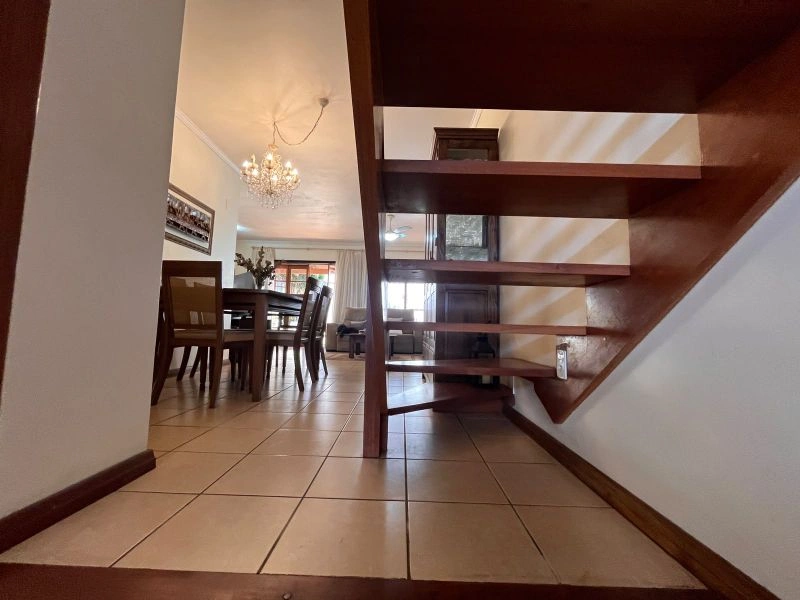 Casa com 4 dormitórios e 2 vagas no Centro — foto 24 de 51