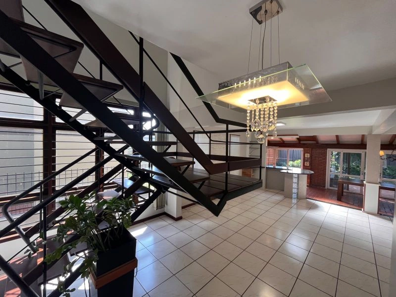 Casa com 3 dormitórios e 268 m² no bairro Centro — foto 1 de 23