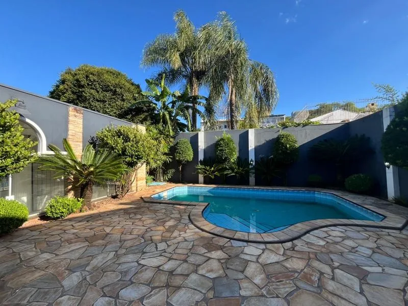 Casa de alto padrão no Centro com 4 dormitórios e piscina — foto 19