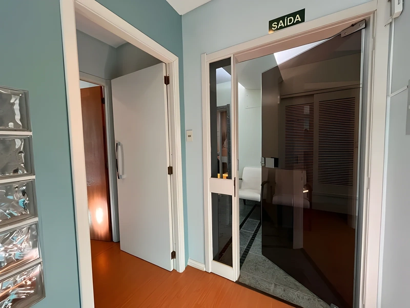 Sala - venda por R$ 450.000 ou aluguel por R$ 2.300/mês - Centro - Santa Rosa/RS