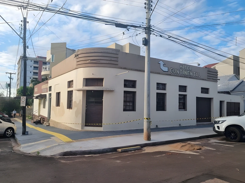 HOTEL À VENDA EM ÓTIMO TERRENO DE ESQUINA PARA PRÉDIO COMERCIAL
