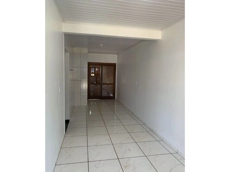 Casa geminada ?? 2 quartos 1 banheiro Toda murada Quiosque com churrasqueira Garagem coberta 48m + quiosque - Próximo ao IFF - Financiável — foto 5 de 9