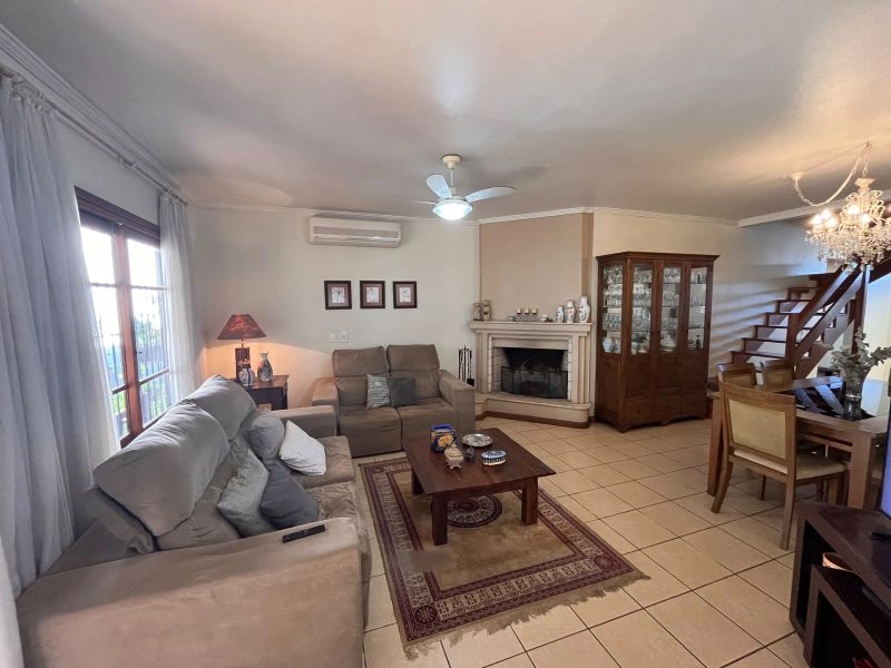 Casa com 4 dormitórios e 2 vagas no Centro — foto 9 de 51