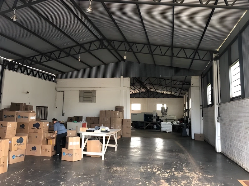 Galpão comercial no interior de Santa Rosa