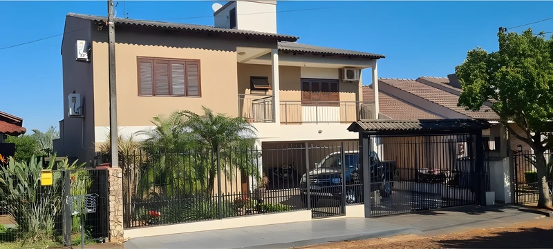 Casa com 4 dormitórios e piscina em Timbaúva