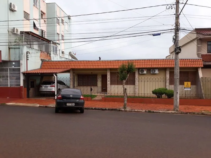 Casa de 4 dormitórios no Centro de Santa Rosa — foto 1