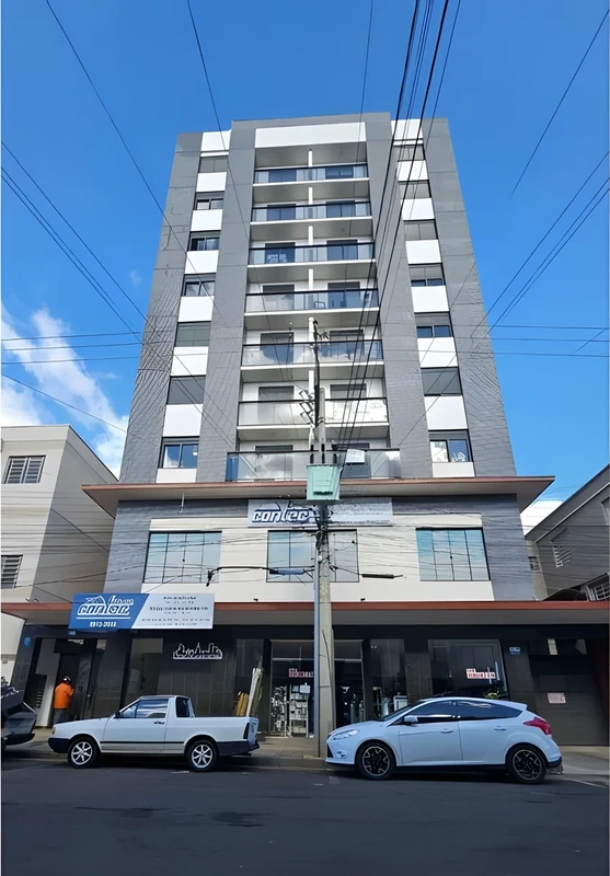 Apartamento com 3 dormitórios no Edifício Manhattan, Centro