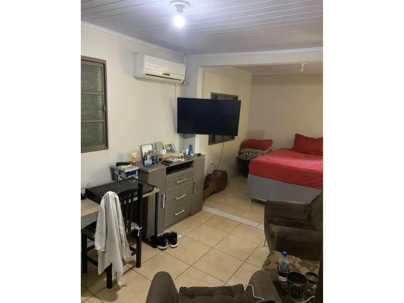 Casa a venda no bairro Planalto, a casa possui 3 quartos 2 banheiros, 2 cozinhas , churrasqueira, ampla varanda, — foto 2 de 10