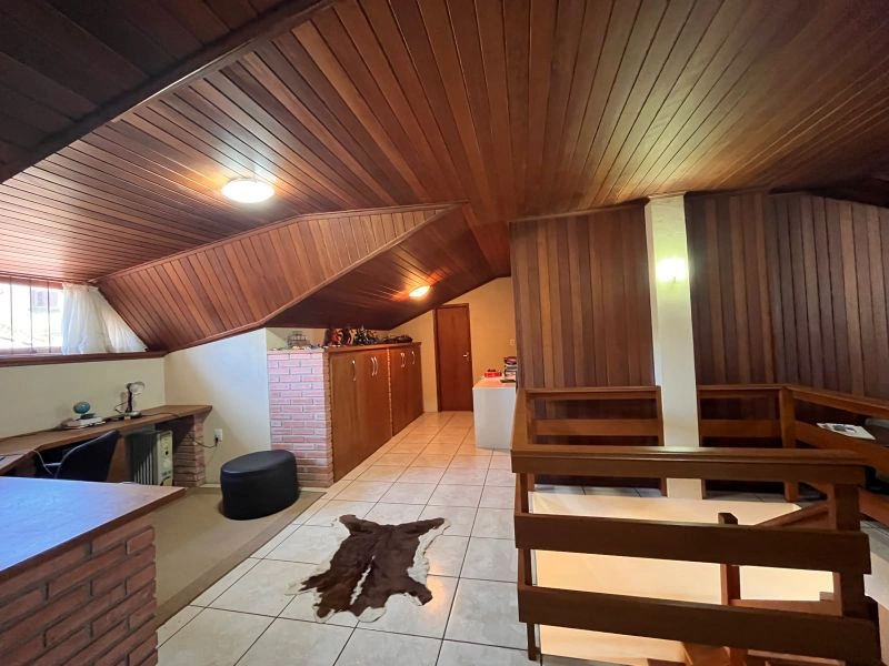Casa com 4 dormitórios e 2 vagas no Centro — foto 39 de 51